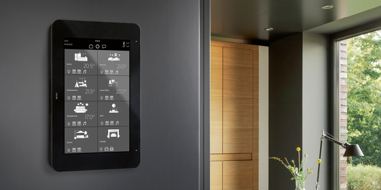 JUNG Smart Panel 8 bei Christian Flach - Elektrotechnik Flach in Bad Soden