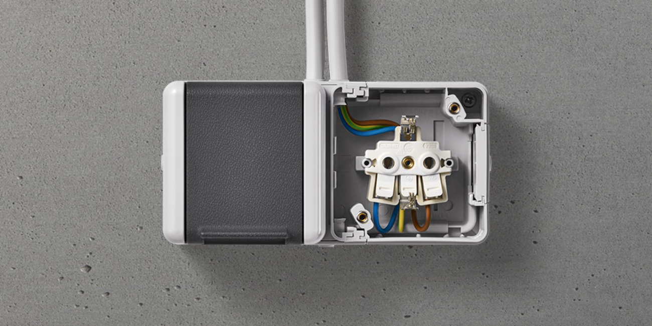 Doppelsteckdose mit Trennsteg bei Christian Flach - Elektrotechnik Flach in Bad Soden